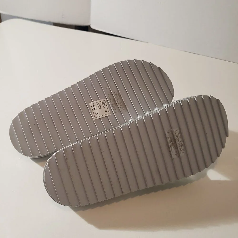 Tommy Hilfiger Shylo Slide Sandal Silver Metallic size 3